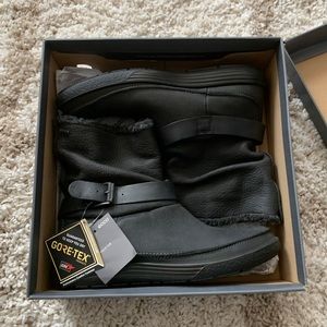 NWT Ecco Chase II Goretex boots